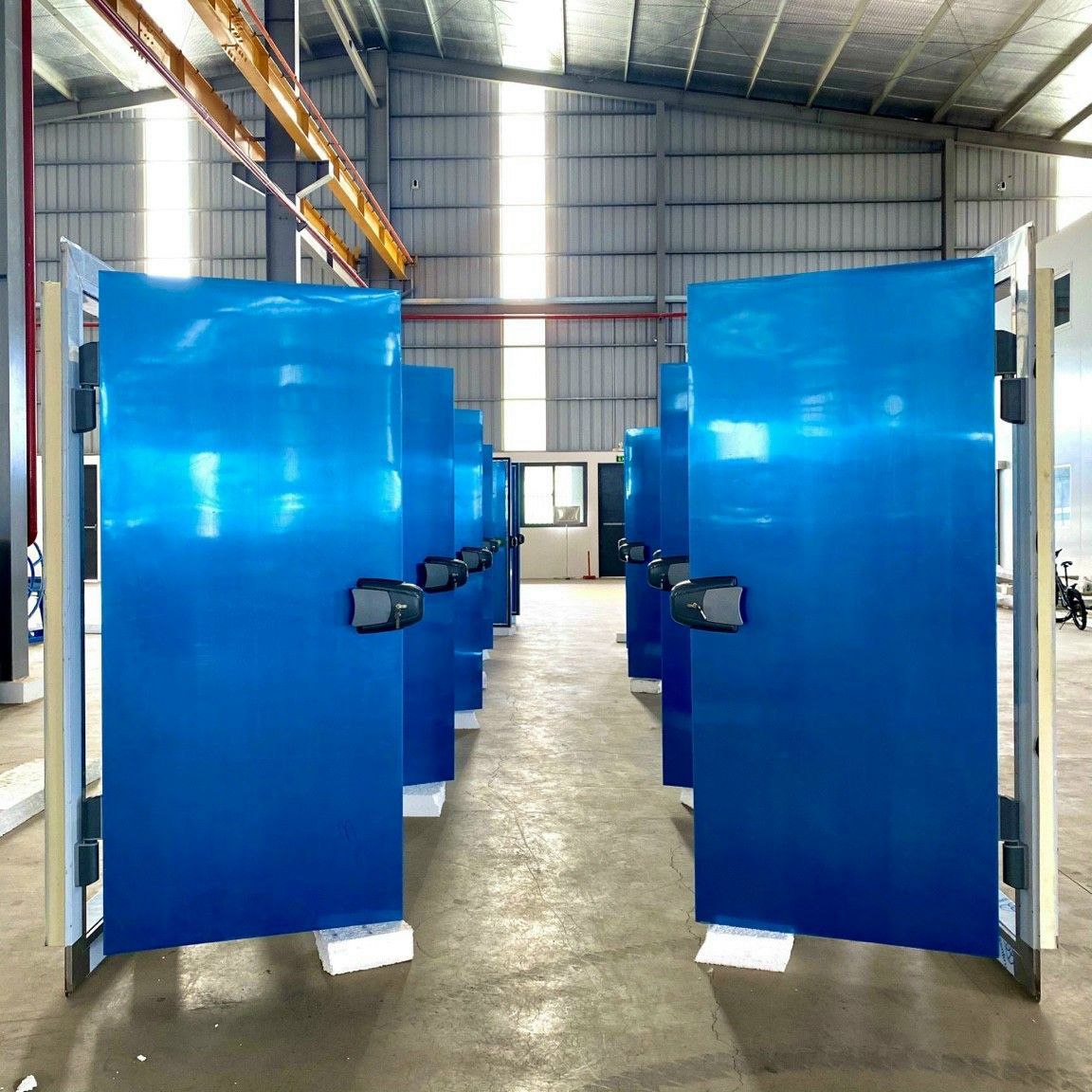 BẬT MÍ CÁC LOẠI CỬA KHO LẠNH GIÁ RẺ CHẤT LƯỢNG TỐT NHẤT NĂM 2025