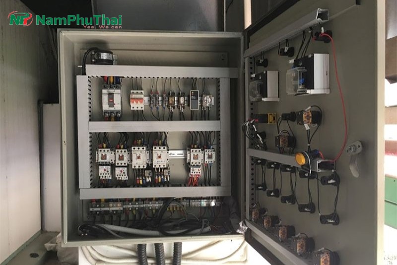 Tủ điều khiển kho lạnh là gì? Đặc điểm và chức năng